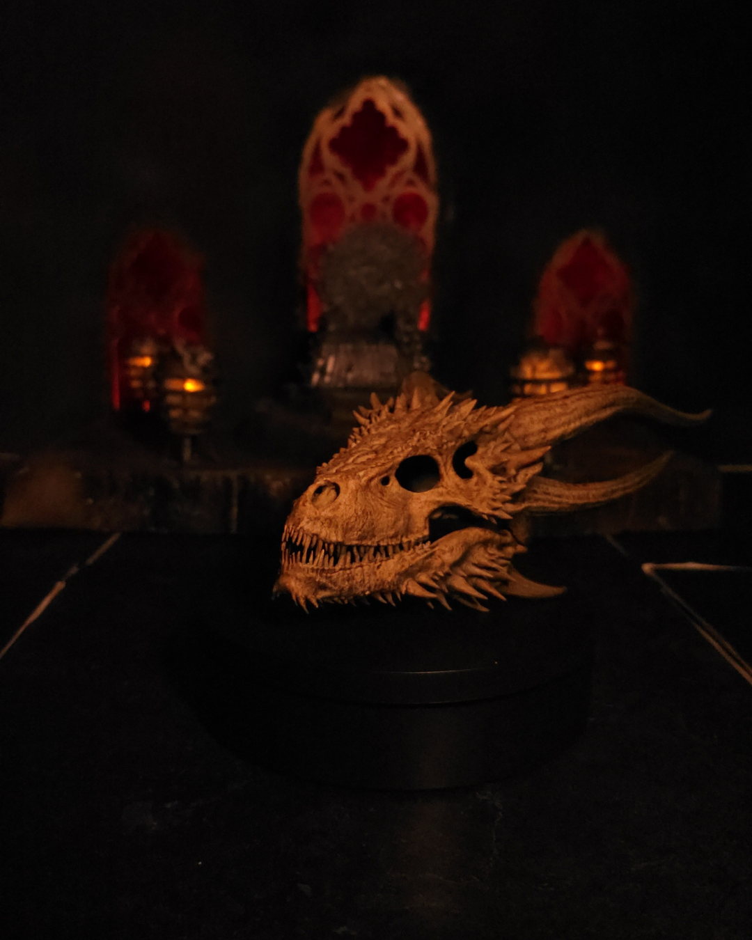 Figurine de collection représentant le dragon emblématique des Targaryen modernes