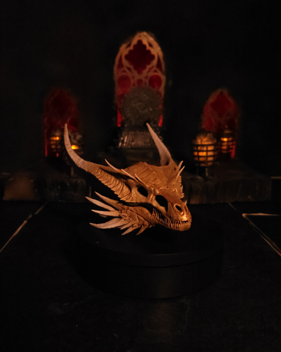 Reproduction du crâne de Sunfyre, connu pour sa beauté et ses flammes éclatantes