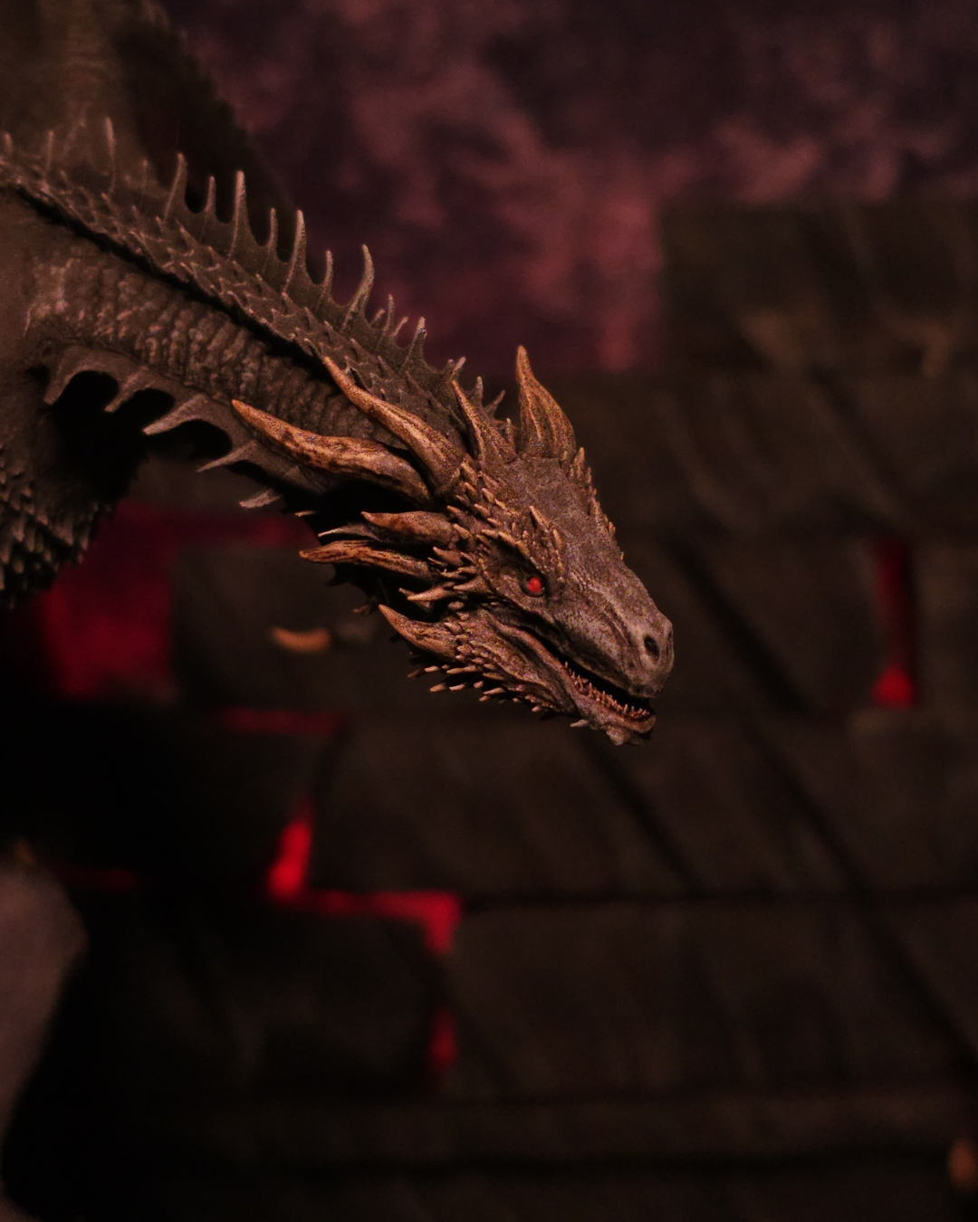 Détail saisissant du visage de Balerion dans cette figurine en résine peinte à la main. Un objet collector fantasy inspiré de l’univers Game of Thrones.