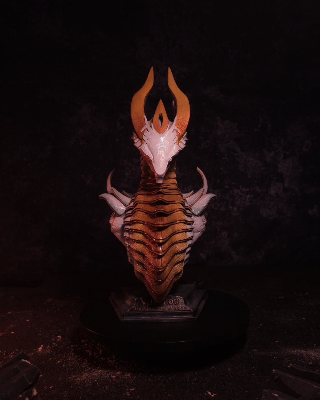 Statue de collection de Valtallion, The Guardian of Light. Buste en résine peint à la main, collaboration exclusive avec Black Forge Games.