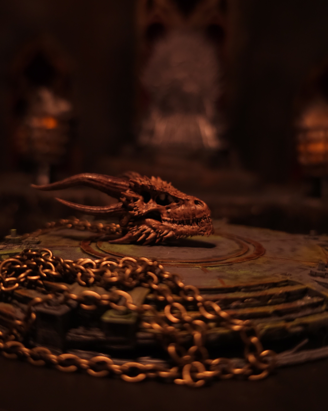Pendentif crâne de Drogon en miniature avec chaîne en métal – décor inspiré Game of Thrones